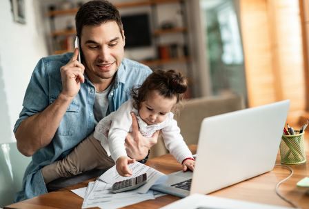 איך להיות גם הורה גם מנהל בית ספר, גם מורה וגם מפרנס?