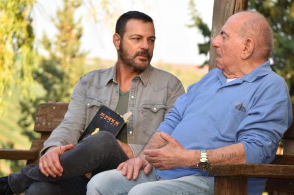 אקי אבני במחווה לניצול השואה שניצח את מנגלה