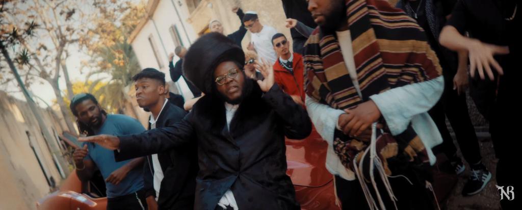 גזענות ו'הבה נגילה': ניסים בלאק בחידוש מדליק. צפו