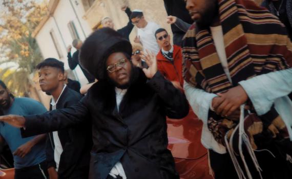 גזענות ו'הבה נגילה': ניסים בלאק בחידוש מדליק. צפו