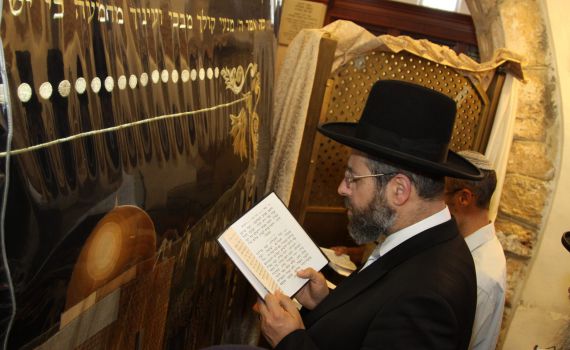 הרב הראשי לנפגעי האסון במיאמי: "מתפללים לנס"