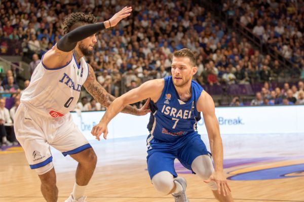 סיבוכי קורונה: גל מקל ייעדר 3 חודשים מהמגרשים