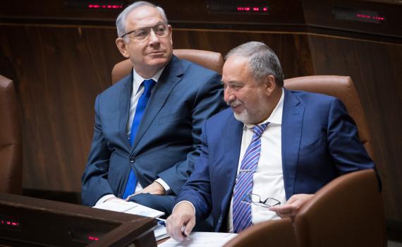 ליברמן נגד נתניהו: "על מה יש להתנצל?"