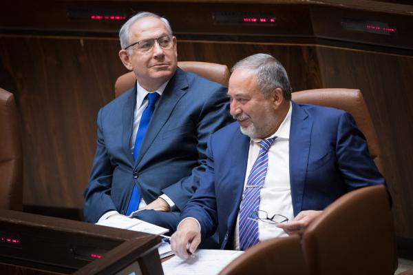 סקר מנדטים: נתניהו נחלש, ליברמן מזנק למקום השלישי