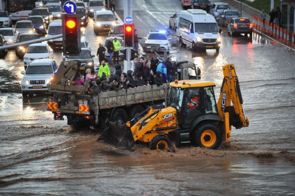 שוב הצפות בנהריה: כל הכניסות לעיר נסגרו