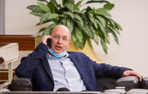 קרב בין שרי המשפטים לשעבר: "מי אתה?"