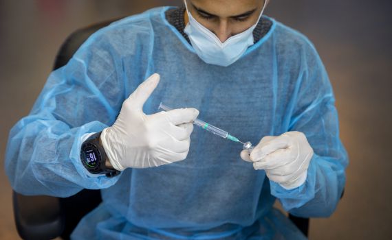 אדלשטיין הורה לעצור את הקצאת החיסונים לאיכילוב