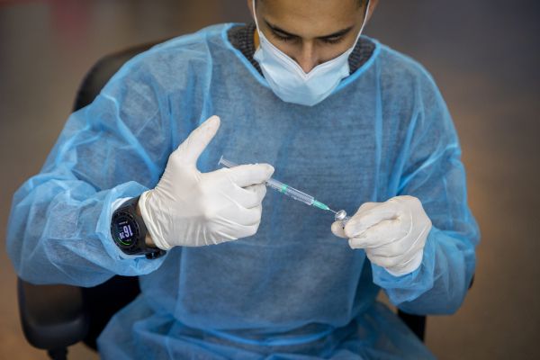 אדלשטיין הורה לעצור את הקצאת החיסונים לאיכילוב