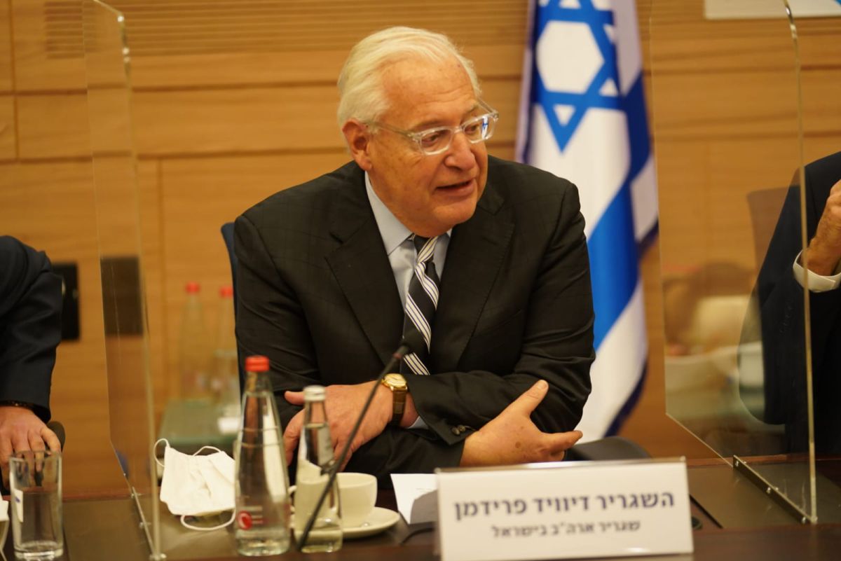 פרידמן בספרו: הפכתי את דעתו של טראמפ על עבאס