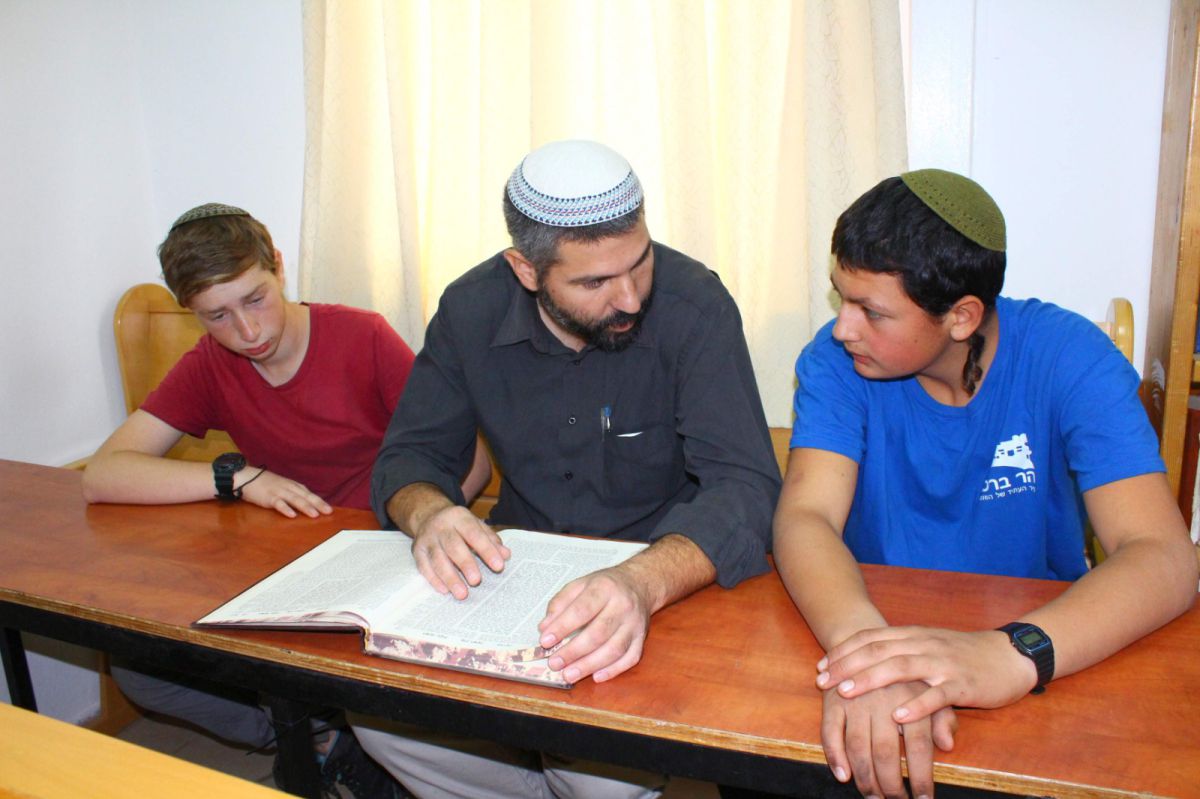 בין דאגות הפרנסה והבריאות: הורים לבני נוער בקורונה