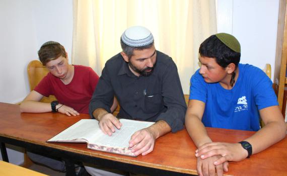 בין דאגות הפרנסה והבריאות: הורים לבני נוער בקורונה