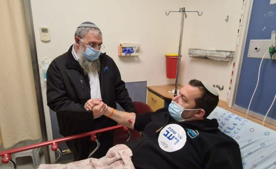 לאחר שהתמוטט: דגן מסרב להפסיק את שביתת הרעב