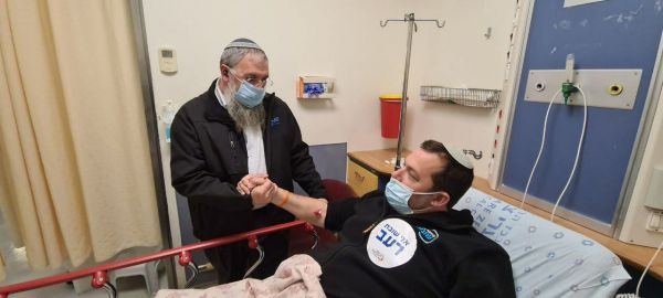 לאחר שהתמוטט: דגן מסרב להפסיק את שביתת הרעב