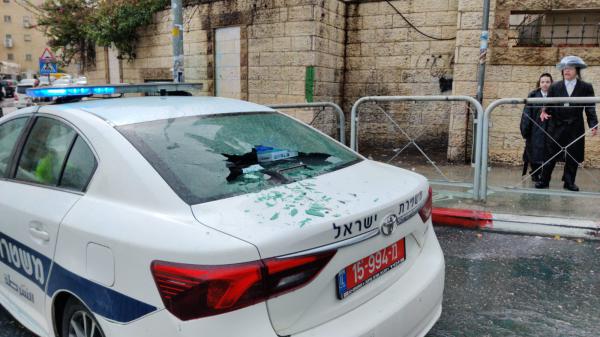 צפו: למרות הסגר, לימודים כרגיל, הפגנה וניפוץ ניידות