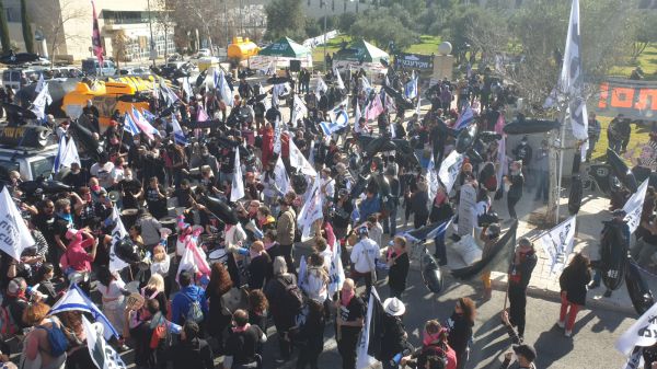בג"ץ בדיון: האם נתניהו יחקר בפרשת הצוללות?