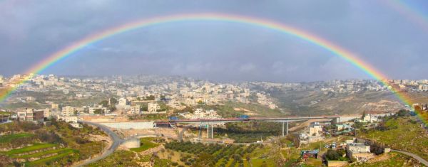 תמונת היום: קשת מרהיבה מעל הגשר במזרח ירושלים