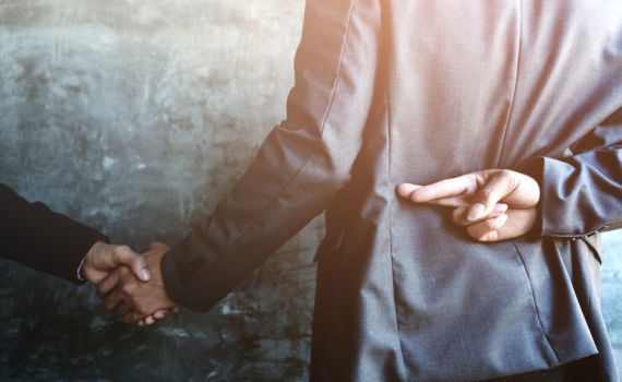 עו"ד על הפרשה • בא: על הערמות ופיקציות משפטיות