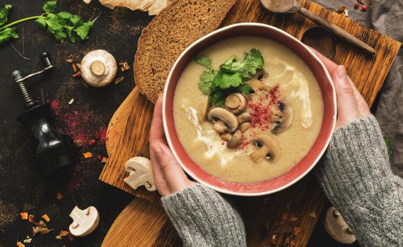 תעמידו סיר: מתכון למרק פטריות שכולם יחסלו