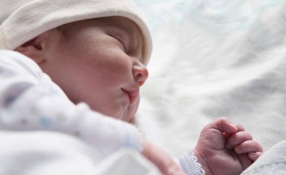 מזעזע: שני מקרים של מוות בעריסה בלילה אחד