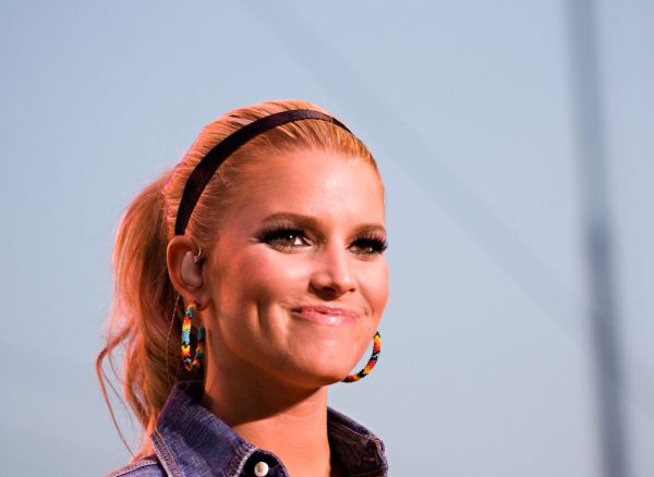 אסקפיזם: בתה בת ה-2 של שחקנית בכובע בשווי 950$