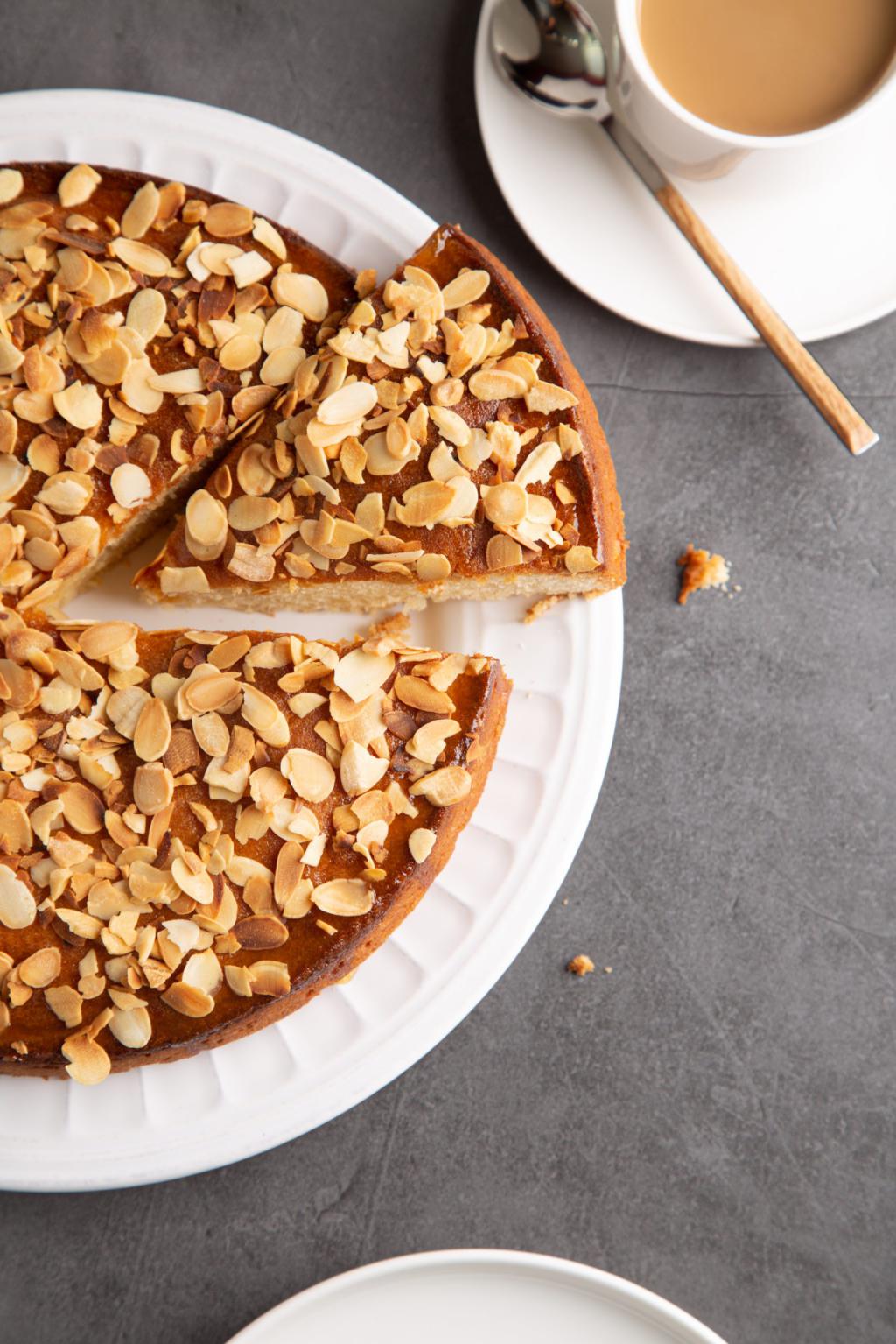 השקדיה פורחת: מתכון לעוגת שבת משגעת