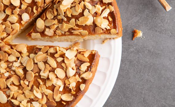 השקדיה פורחת: מתכון לעוגת שבת משגעת