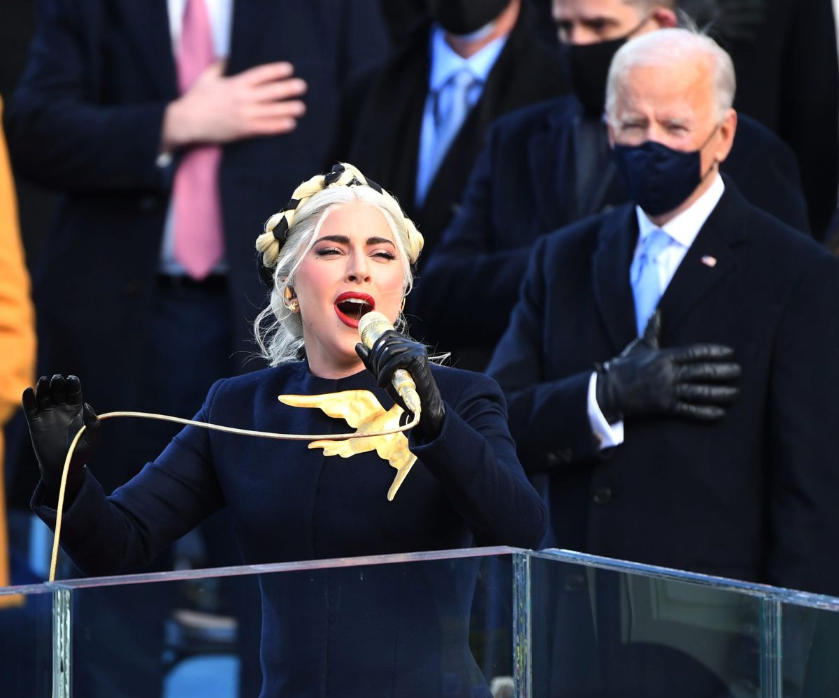 ליידי גאגא בהשבעת ביידן במראה צנוע ויוקרתי