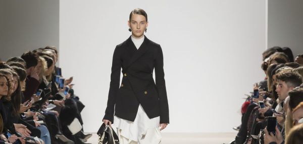 מותג ניו יורקי מציג פנים חדשות ואופנה איכותית