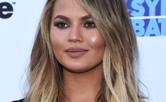 המעזה מנצחת: כריסי טיגן סוחטת עוקב מהנשיא החדש