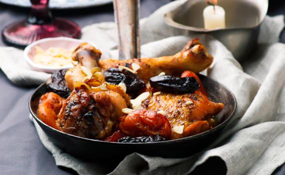 מתכון חגיגי לשבת: עוף אפוי בריבת משמשים