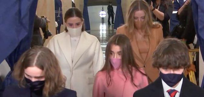 מכתיבות אופנה: בנות ביידן מחזירות את המונוכרמטיות