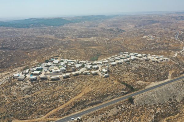 משרד המשפטים: ניתן לחבר חשמל להתיישבות הצעירה