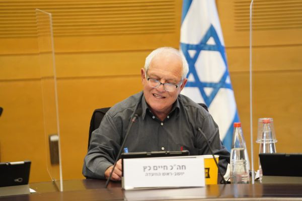 יו"ר הוועדה תומך: הגבלת עובדים שלא התחסנו