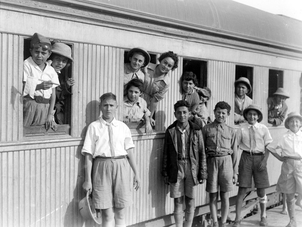 היום בהיסטוריה: י"ג באדר – ילדי טהרן עולים לארץ