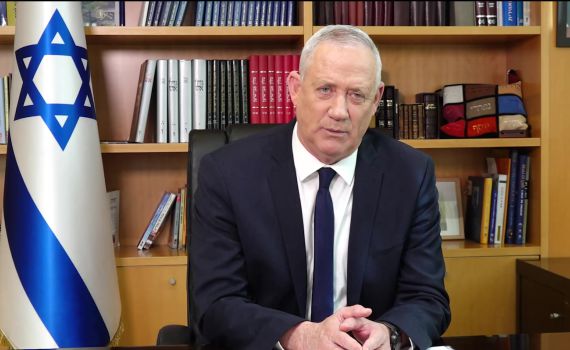 גנץ דורש לכנס את הקבינט לדון בעברת החיסונים לחו"ל