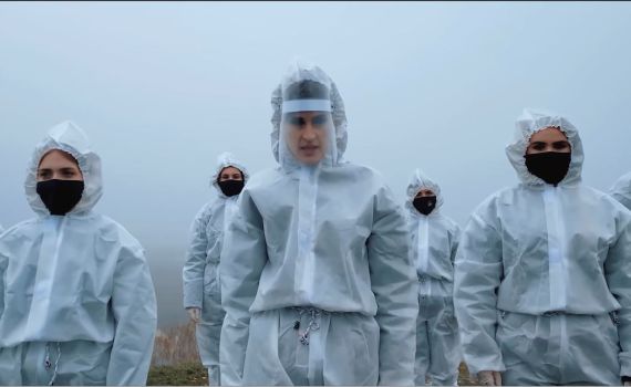 צפו: זו הלהקה שתופיע עם חליפות קורונה באירוויזיון