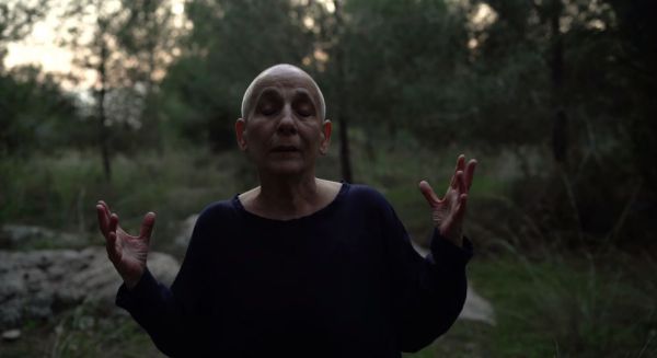 "לסלוח לעצמי": רבקה זוהר חוזרת בשיר חדש ומרגש