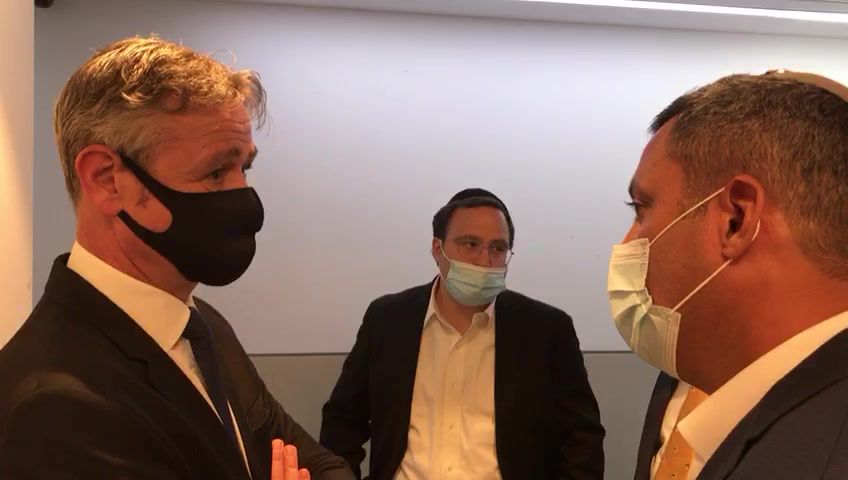 צפו: מה קרה כשאלון דוידי פגש את השגריר השוויצרי?