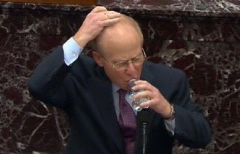 העו"ד של טראמפ מסביר: למה הגיע לסנאט בלי כיפה?