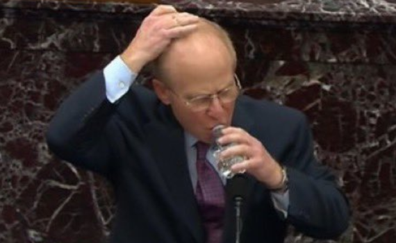 העו"ד של טראמפ מסביר: למה הגיע לסנאט בלי כיפה?