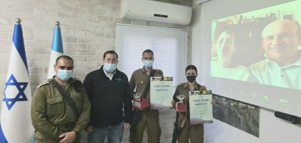 מאנגליה לשומרון: הורי הלוחמת השתתפו בהפתעה