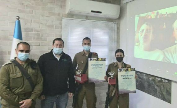 מאנגליה לשומרון: הורי הלוחמת השתתפו בהפתעה