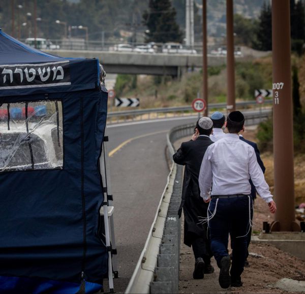 אין תחב"צ לירושלים? מאות צועדים ברגל לכיוון העיר