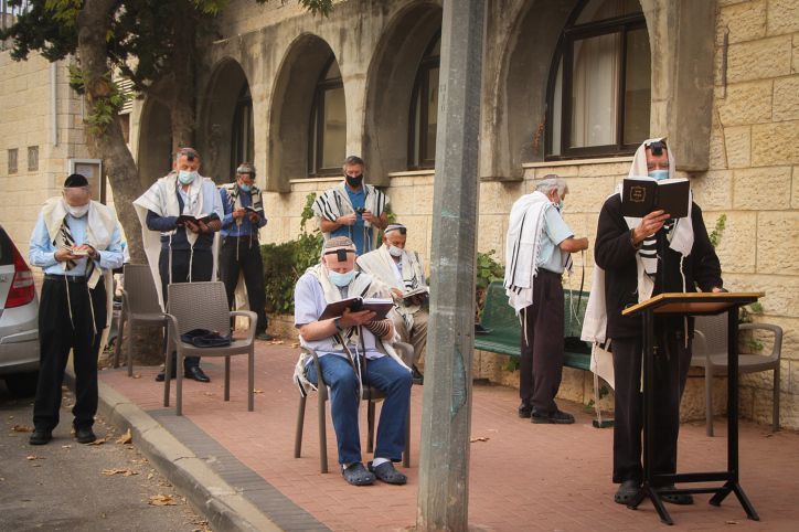 בפנים, בחוץ ומחלימים: זה מתווה בתי הכנסת המלא