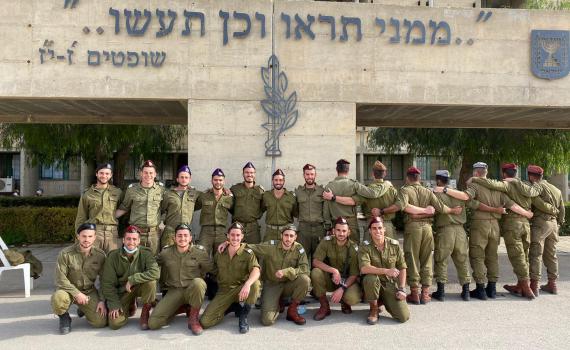 כבוד למגזר: בין מסיימי קורס קצינים – 22 בני אותה מכינה