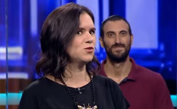 אמילי עמרוסי נגד הצ'ייסר. צפו