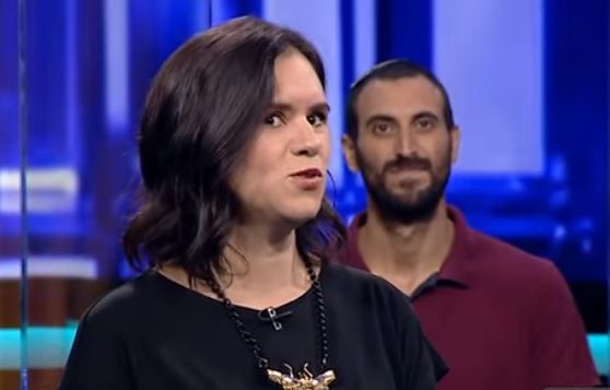 אמילי עמרוסי נגד הצ'ייסר. צפו