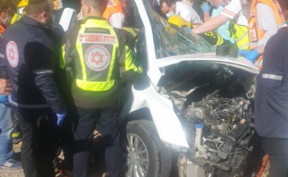 פצוע קשה בתאונה בין אוטובוס לרכב בבנימין
