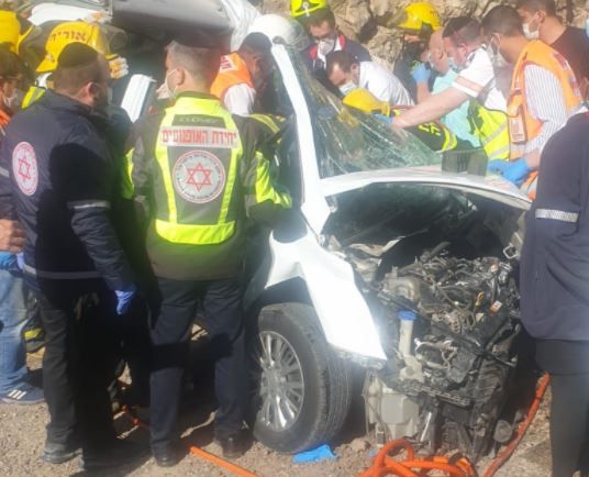 פצוע קשה בתאונה בין אוטובוס לרכב בבנימין