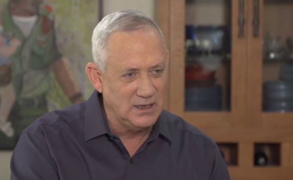 צפו: בני גנץ מתפוצץ על אמנון אברמוביץ' בראיון